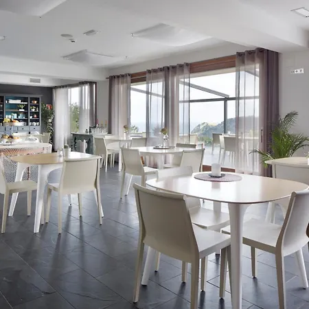 桑普如登尚酒店 2*